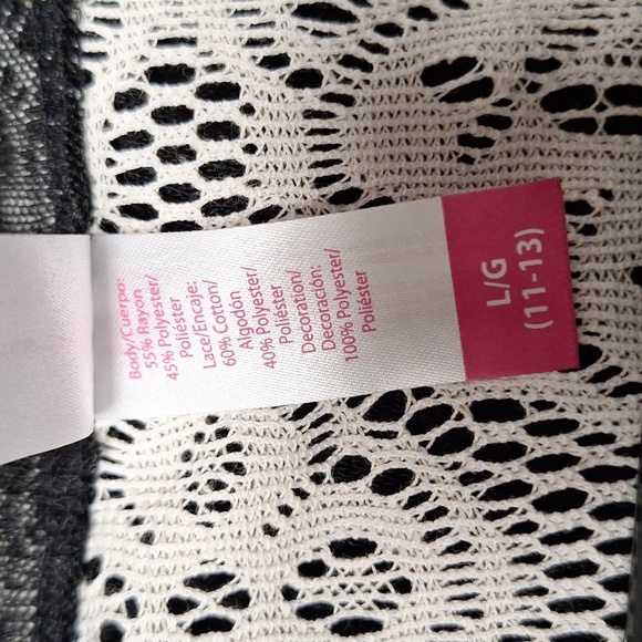 No Boundaries Black Tank Top with Skull Design - Picture 6 of 6